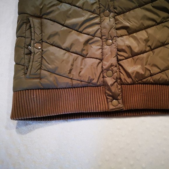 COPY - Roxy Puffy Vest Medium - Picture 2 of 10
